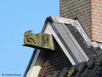 Uitstekende nokbalk met eekhoorn.
<br/>
Corrie Groen- Pickhard, 2011-09-24
